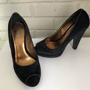 Coach pumps